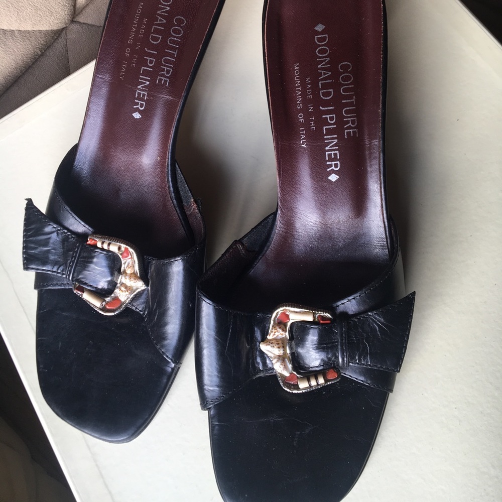 Donald Pliner. Black kitten heels. Size 9